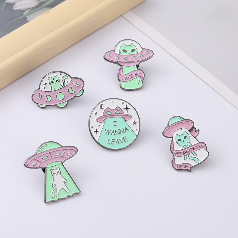 'Escape Here' Alien Cat Enamel - Science Buddies recension och pris